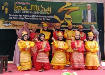SMPN 3 Sidoarjo Peringati Isra’ Mi’raj Dimeriahkan Dengan Tari Saman