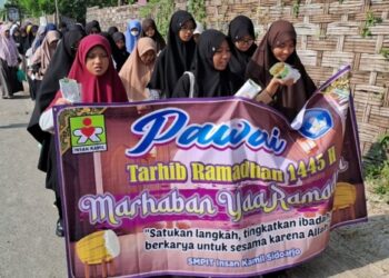 Ratusan Siswa SMPIT Insan Kamil Ajak Masyarakat Gembira Sambut Ramadhan