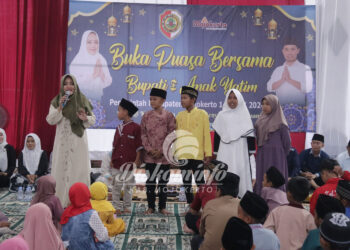 Bupati Ikfina Gelar Buka Bersama Ratusan Anak Yatim Di Pendopo Pungging