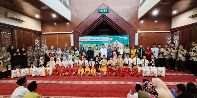 Perguruan Islam Raudlatul Bagikan 700 Paket Sembako Kepada Anak Yatim dan Dhuafa.