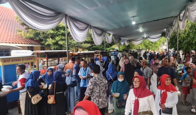 Warga Nikmati Makanan dan Jajanan Gratis di Pendopo Delta Wibawa Sidoarjo