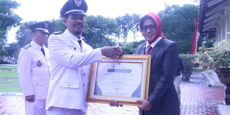 Peringati Hari Otonomi Daerah, Sekda Sidoarjo Anugrahkan 3 Desa Prospektif Good Governance