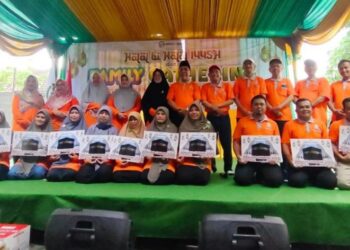 Raudlatul Jannah Umrokan Guru dan Karyawan Yang Berdedikasi