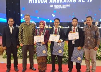 Bahagia dan Haru Warnai Wisuda Angkatan ke IV SMK Telkom Sidoarjo