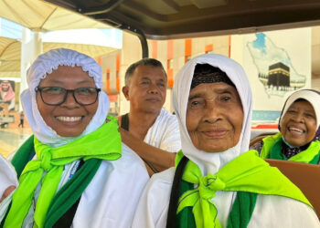 Kisah Suami Istri Berhaji Bersama Jemaah Lansia