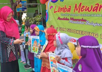 Puluhan Anak Anak TK Ramaikan Bazar dan Lomba Mewarnai di SDN Sidokepung 1