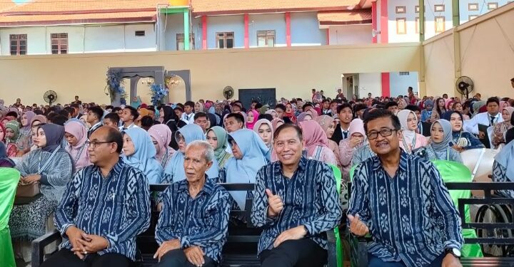 450 Siswa SMAN 1      Krian Ikuti  Prosesi Purnawiyata