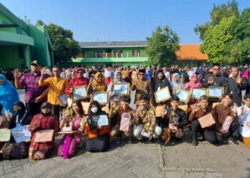 SMAN 3 Sidoarjo Ramaikan Hardiknas Dengan Bertabur Prestasi