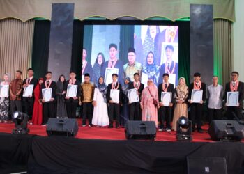 Wisuda Angkatan Ke-41 SMK YPM 1 Taman Sidoarjo Penuh Pesona