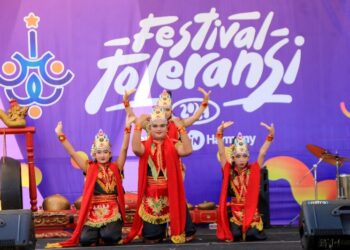 SMP Negeri 4 Sidoarjo Raih Juara I Booth Paling Kreatif dan Juara I Seni Pertunjukan.