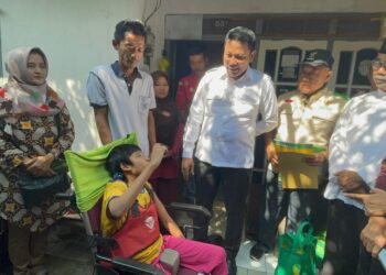 Plt. Bupati Subandi Kunjungi Warganya Yang Sakit Parah