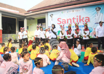 Bupati Ikfina Gelar Program Santika di Puskesmas Lespadangan