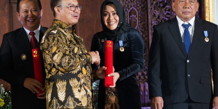 Program Bangga Kencana Bupati Mojokerto Dapat Penghargaan MKK Dari BKKBN RI
