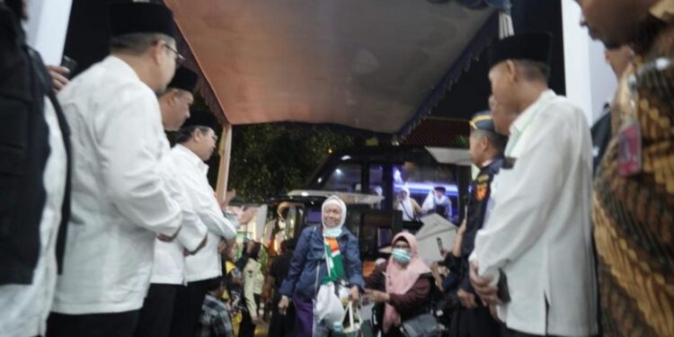 Kemenag Jatim Sambut Kedatangan Kloter Pertama Jamaah Haji Asal Bojonegoro