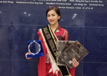 Duta Pendidikan Asal Sidoarjo Raih Penghargaan Presentasikan Advokasi Pendidikan di Singapore