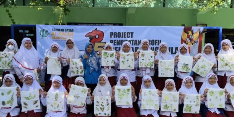 SD AL Falah Darussalam Wujudkan P5 Dengan Pembuatan Ecoprint