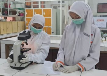 2 Siswi SMK Sepuluh Nopember Berhasil Masuk PTN Melalui Jalur SNBT