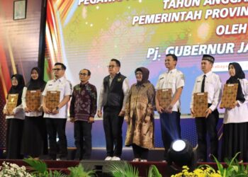 BKD Provinsi Jawa Timur Serahkan 5000 SK. PPPK Formasi Tahun 2023