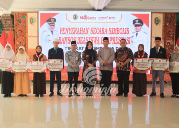 Pemkab Mojokerto Berikan Beasiswa Kepada Pelajar dan Mahasiswa