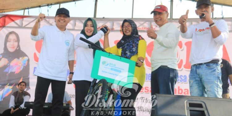 Jaga Kesehatan, Bupati Ikfina Ajak Warga Senam Bersama