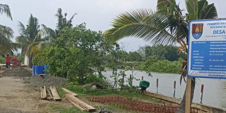 Warga Sambut Baik Pembangunan Jalan Rambat Beton di Dusun Muara Dua