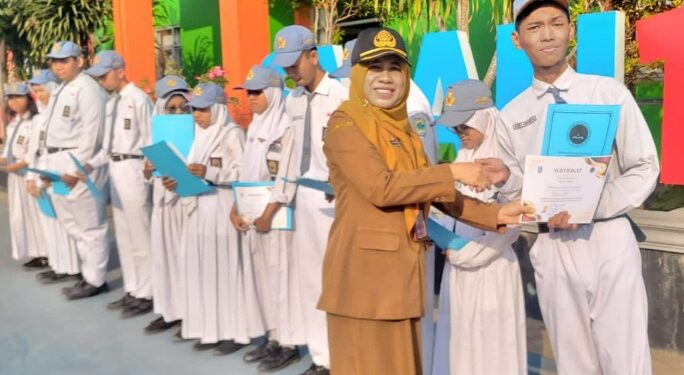 Sambut Siswa Baru, SMAN 1 Taman Tunjukkan Penghargaan Yang Telah Diraih