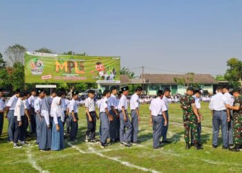 Peserta MPLS SMK YPM 8 Sidoarjo Dilatih Ketegasan dan Disiplin Bela Negara