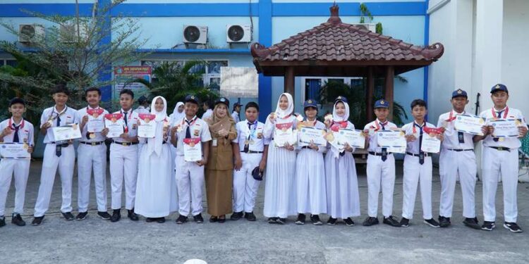 Puluhan Siswa SMP Negeri 1 Sedati Dapat Apresiasi dari Kepala Sekolah