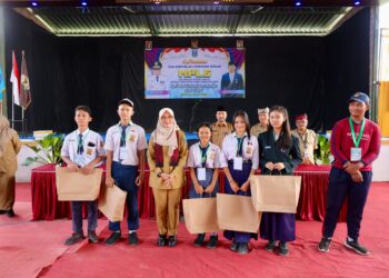 Kunjungi MPLS, Bupati Ipuk Ajak Siswa Deklarasi Anti Bullying