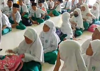 Guna Membiasakan Berbahasa, MI Al Abror Terapkan English Day