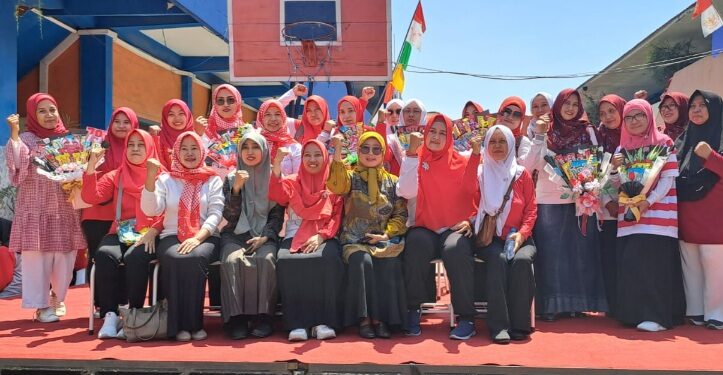 SMK Pemuda Krian Peringati HUT RI ke 79 Bersama Ibu PKK Kelurahan Kemasan