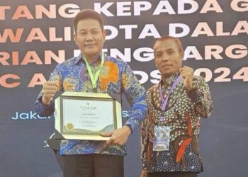 Pemkab Sidoarjo Terima Penghargaan UHC Award 2024,Peserta BPJS Aktif Tembus 75 Persen,