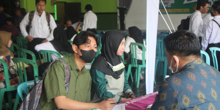 Ratusan Pencaker Ramaikan “Job Fair ” 2024 SMK YPM 1 Taman