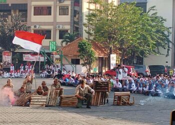 Ramaikan HUT RI ke 79, Tim Kreatif SMP YPM 1 Taman Gelar Drama Kolosal Perjuangan