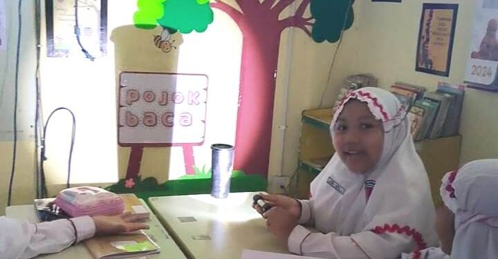 Siswa SD Al Falah lakukan Eksperimen Tentang Sifat Cahaya
