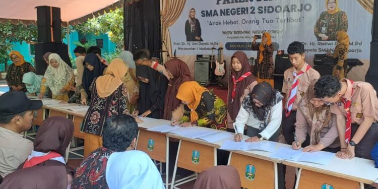 SMA Negeri 2 Sidoarjo Gelar Parenting ‘Anak Hebat, Orang Tua Terlibat’