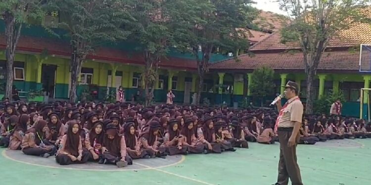 SMA Negeri 1 Tarik Budayakan Membaca Macapat Sebagai Bina Karakter Budaya