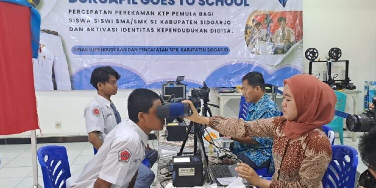 “Goes to School” Dukcapil Kabupaten Sidoarjo Disambut Antusias Oleh Siswa