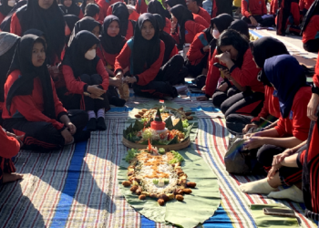 SMA Negeri 2 Sidoarjo Gelar Lomba Merias Tumpeng Kolosal