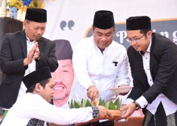 Pjs. Bupati dan Kepala Dikbud Sidoarjo Lakukan Peletakan Batu Pembangunan GSC SMPN 3 Krian
