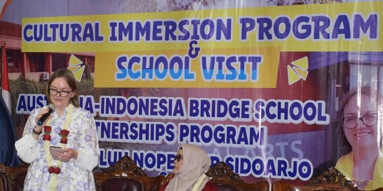Pertukaran Guru Australia Bersama Guru SMK Sepuluh Nopember Sidoarjo