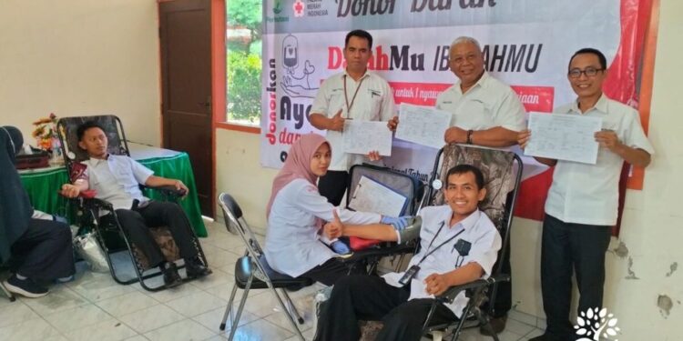 Perum Perhutani KPH Madura Bersama PMI Lakukan Donor Darah