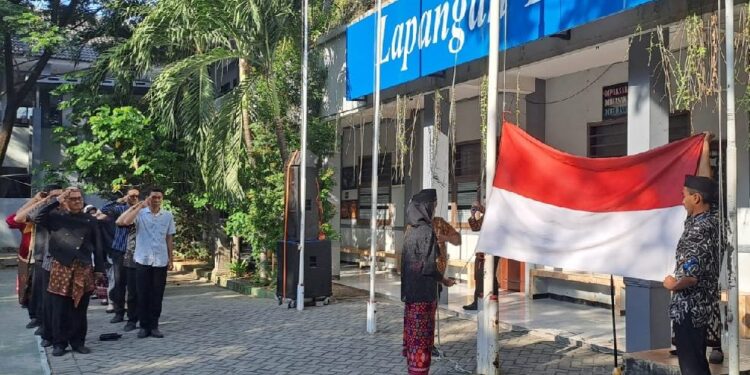 Wujudkan P5, SMK Senopati Gelar Upacara Dengan Pakaian Adat dan Bahasa Jawa