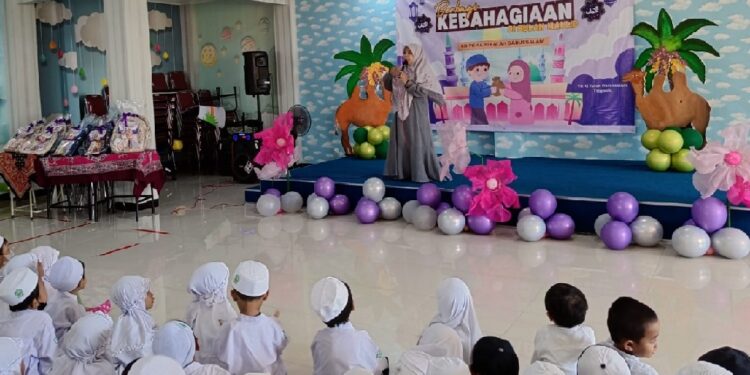 KB-TK Al Falah Darussalam Peringati Maulid Nabi dengan Berbagi Kebahagiaan Dengan Anak Yatim