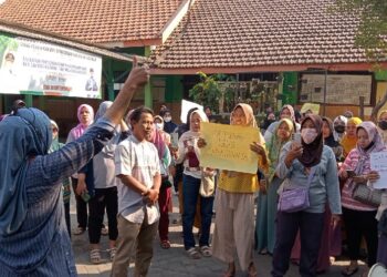 Gara-Gara Banyak Iuran, Plt Kepala SDN Juwet Kenongo Dituntut Mundur