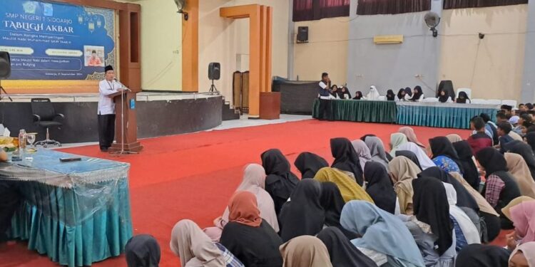 Peringati Maulid Nabi, Siswa SMPN 1 Sidoarjo Dilatih Sabar dan Tidak Emosional