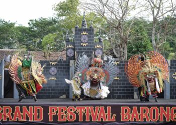 Puluhan Seniman Banyuwangi Tampilkan Barong Kumbo