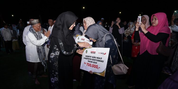 14.119 Guru Ngaji Terima Insentif dari Pemkab Banyuwangi.