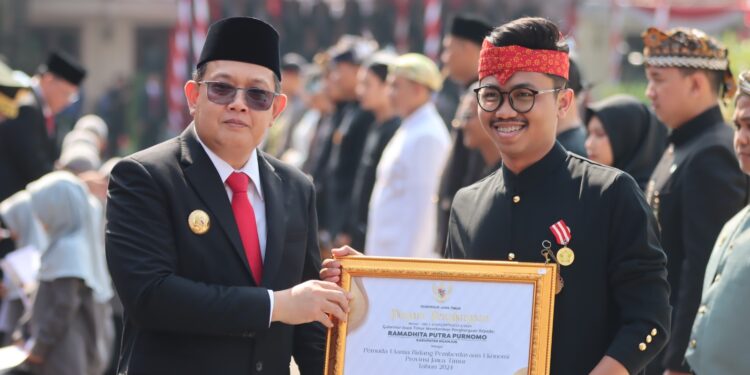 Peringati Hari Sumpah, Pemprov Jatim Beri Penghargaan Pemuda Inspiratif