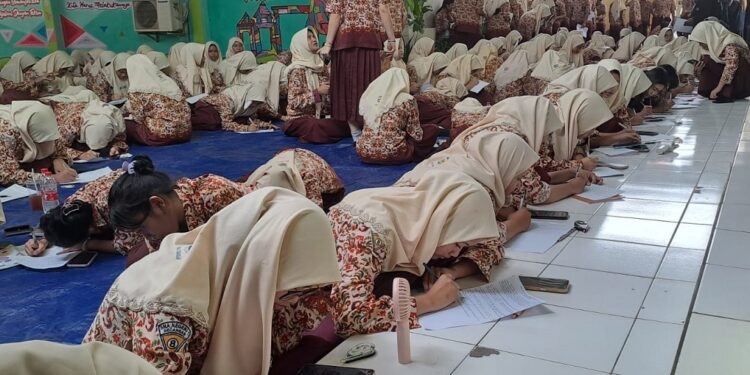 SMA Negeri 1 Gedangan Lakukan Gerakan Literasi